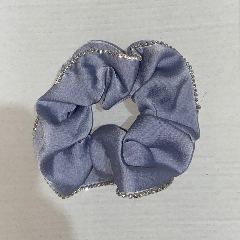 🌷NWOT scrunchie
